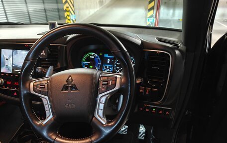Mitsubishi Outlander III рестайлинг 3, 2019 год, 3 100 000 рублей, 4 фотография