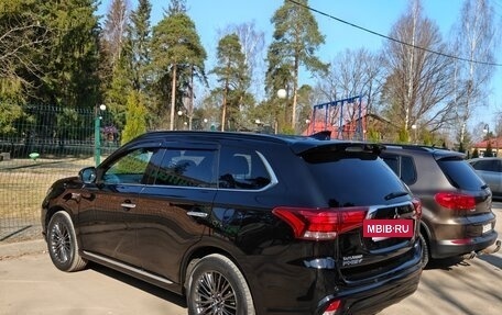 Mitsubishi Outlander III рестайлинг 3, 2019 год, 3 100 000 рублей, 8 фотография