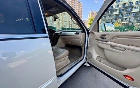 Cadillac Escalade III, 2011 год, 1 950 000 рублей, 10 фотография