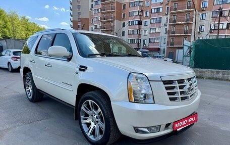 Cadillac Escalade III, 2011 год, 1 950 000 рублей, 2 фотография