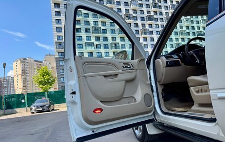 Cadillac Escalade III, 2011 год, 1 950 000 рублей, 11 фотография