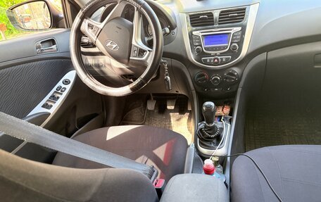 Hyundai Solaris II рестайлинг, 2013 год, 700 000 рублей, 8 фотография