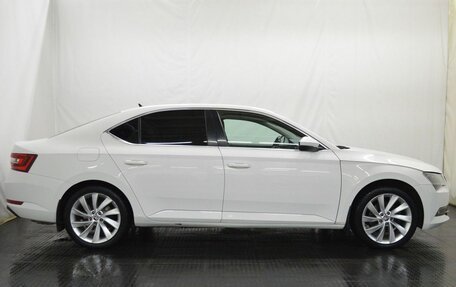 Skoda Superb III рестайлинг, 2017 год, 2 100 000 рублей, 4 фотография