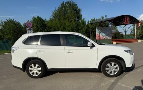 Mitsubishi Outlander III рестайлинг 3, 2014 год, 1 390 000 рублей, 2 фотография