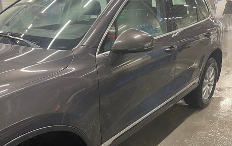 Volkswagen Touareg III, 2010 год, 1 600 000 рублей, 2 фотография