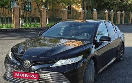 Toyota Camry, 2020 год, 3 100 000 рублей, 7 фотография
