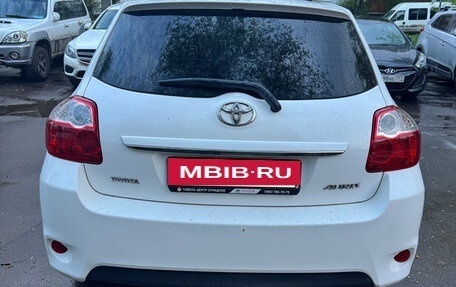 Toyota Auris II, 2011 год, 1 350 000 рублей, 2 фотография