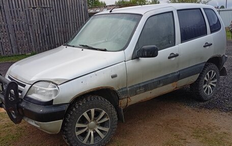 Chevrolet Niva I рестайлинг, 2003 год, 145 000 рублей, 1 фотография