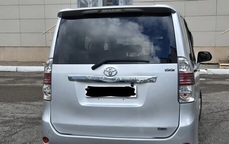 Toyota Noah III, 2010 год, 900 000 рублей, 4 фотография