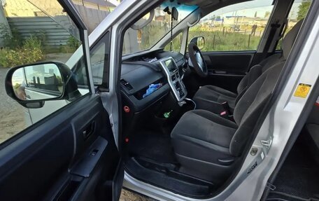 Toyota Noah III, 2010 год, 900 000 рублей, 6 фотография