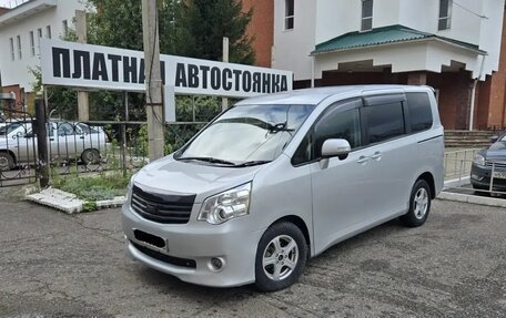 Toyota Noah III, 2010 год, 900 000 рублей, 3 фотография