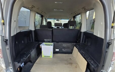 Toyota Noah III, 2010 год, 900 000 рублей, 8 фотография