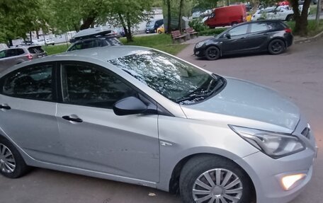 Hyundai Solaris II рестайлинг, 2015 год, 550 000 рублей, 2 фотография