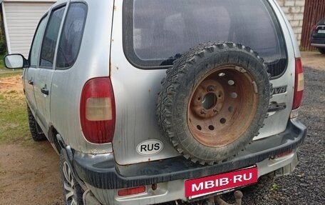 Chevrolet Niva I рестайлинг, 2003 год, 145 000 рублей, 2 фотография