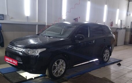 Mitsubishi Outlander III рестайлинг 3, 2012 год, 1 200 000 рублей, 2 фотография