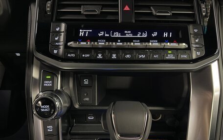 Toyota Land Cruiser, 2026 год, 15 800 000 рублей, 29 фотография