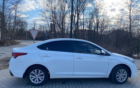 Hyundai Solaris II рестайлинг, 2018 год, 999 000 рублей, 3 фотография