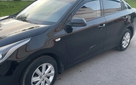KIA Rio IV, 2017 год, 895 000 рублей, 2 фотография