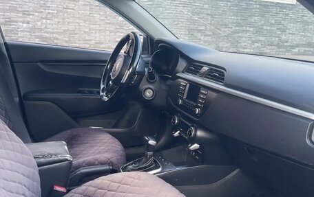 KIA Rio IV, 2017 год, 895 000 рублей, 6 фотография