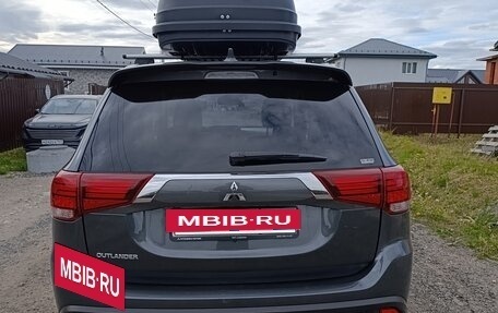 Mitsubishi Outlander III рестайлинг 3, 2021 год, 2 495 000 рублей, 2 фотография