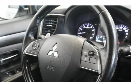 Mitsubishi Outlander III рестайлинг 3, 2015 год, 2 299 000 рублей, 8 фотография