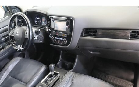 Mitsubishi Outlander III рестайлинг 3, 2015 год, 2 299 000 рублей, 5 фотография