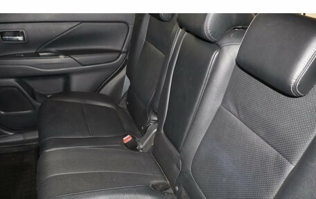 Mitsubishi Outlander III рестайлинг 3, 2015 год, 2 299 000 рублей, 7 фотография