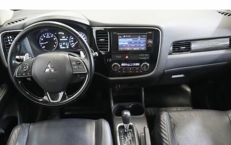 Mitsubishi Outlander III рестайлинг 3, 2015 год, 2 299 000 рублей, 11 фотография