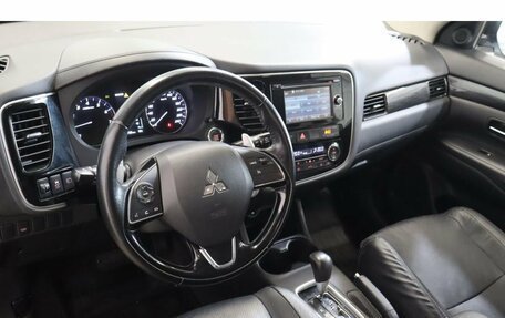 Mitsubishi Outlander III рестайлинг 3, 2015 год, 2 299 000 рублей, 6 фотография