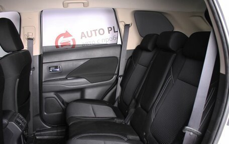 Mitsubishi Outlander III рестайлинг 3, 2021 год, 2 090 000 рублей, 9 фотография