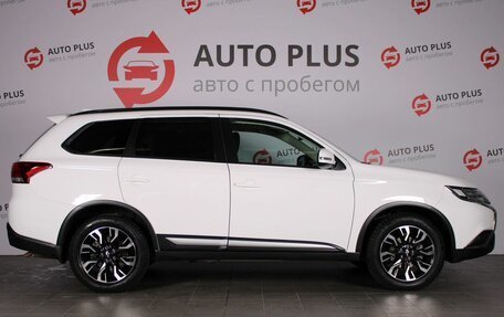 Mitsubishi Outlander III рестайлинг 3, 2021 год, 2 090 000 рублей, 6 фотография