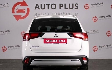 Mitsubishi Outlander III рестайлинг 3, 2021 год, 2 090 000 рублей, 4 фотография