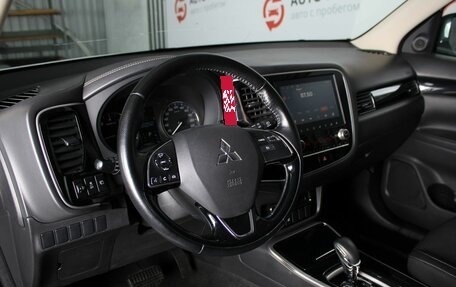 Mitsubishi Outlander III рестайлинг 3, 2021 год, 2 090 000 рублей, 7 фотография