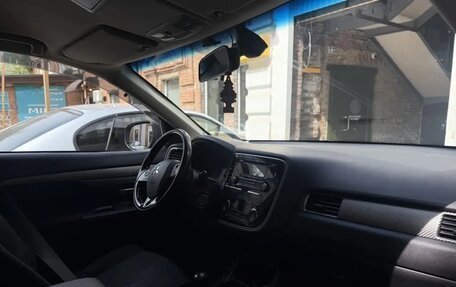 Mitsubishi Outlander III рестайлинг 3, 2015 год, 1 720 000 рублей, 7 фотография