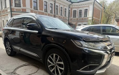 Mitsubishi Outlander III рестайлинг 3, 2015 год, 1 720 000 рублей, 2 фотография