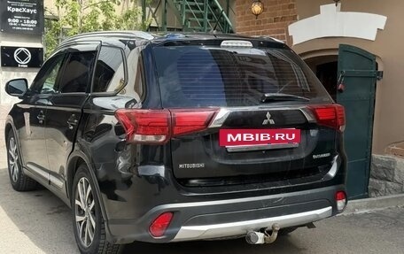 Mitsubishi Outlander III рестайлинг 3, 2015 год, 1 720 000 рублей, 6 фотография