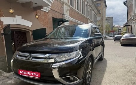 Mitsubishi Outlander III рестайлинг 3, 2015 год, 1 720 000 рублей, 4 фотография