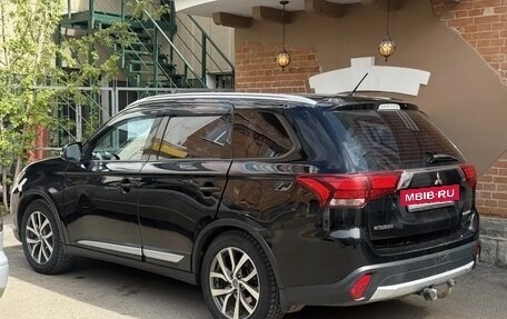 Mitsubishi Outlander III рестайлинг 3, 2015 год, 1 720 000 рублей, 5 фотография