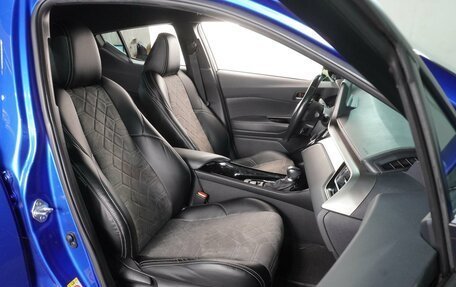 Toyota C-HR I рестайлинг, 2019 год, 2 399 000 рублей, 8 фотография