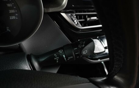Toyota C-HR I рестайлинг, 2019 год, 2 399 000 рублей, 16 фотография