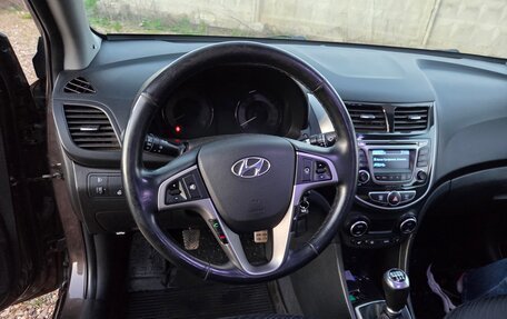 Hyundai Solaris II рестайлинг, 2015 год, 1 000 000 рублей, 7 фотография