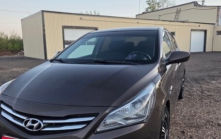 Hyundai Solaris II рестайлинг, 2015 год, 1 000 000 рублей, 4 фотография