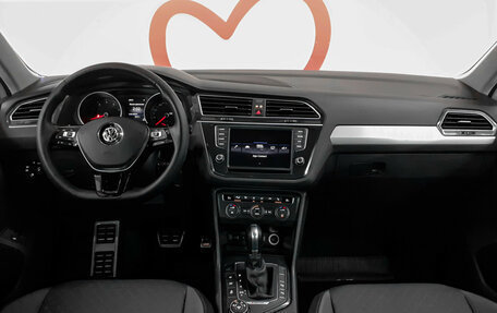 Volkswagen Tiguan II, 2017 год, 2 580 000 рублей, 8 фотография