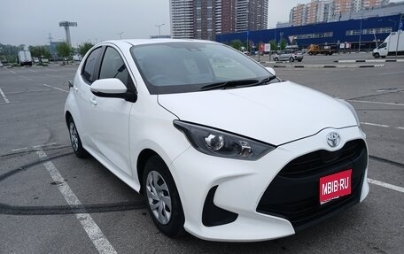 Toyota Yaris, 2021 год, 1 070 000 рублей, 1 фотография