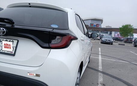 Toyota Yaris, 2021 год, 1 070 000 рублей, 6 фотография