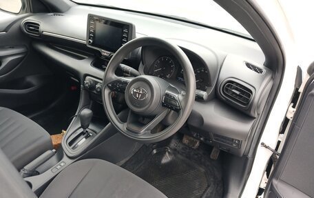 Toyota Yaris, 2021 год, 1 070 000 рублей, 12 фотография
