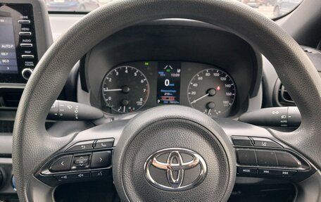Toyota Yaris, 2021 год, 1 070 000 рублей, 15 фотография