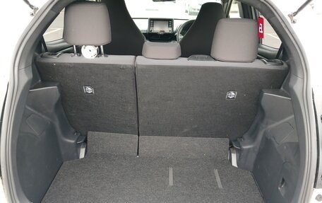 Toyota Yaris, 2021 год, 1 070 000 рублей, 9 фотография