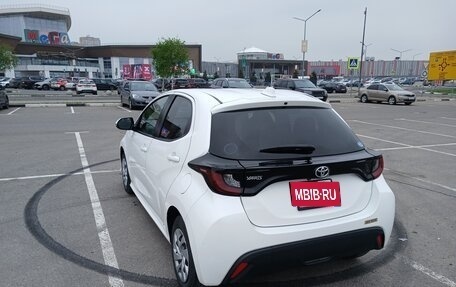 Toyota Yaris, 2021 год, 1 070 000 рублей, 3 фотография