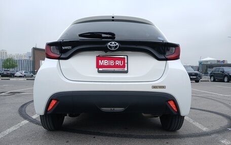 Toyota Yaris, 2021 год, 1 070 000 рублей, 8 фотография